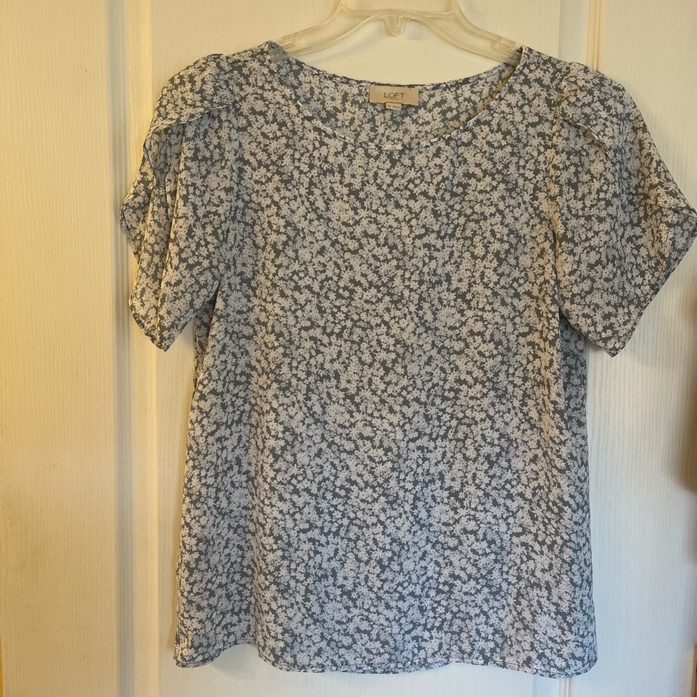 Loft, floral, white, and baby blue flowers perfect for the summer